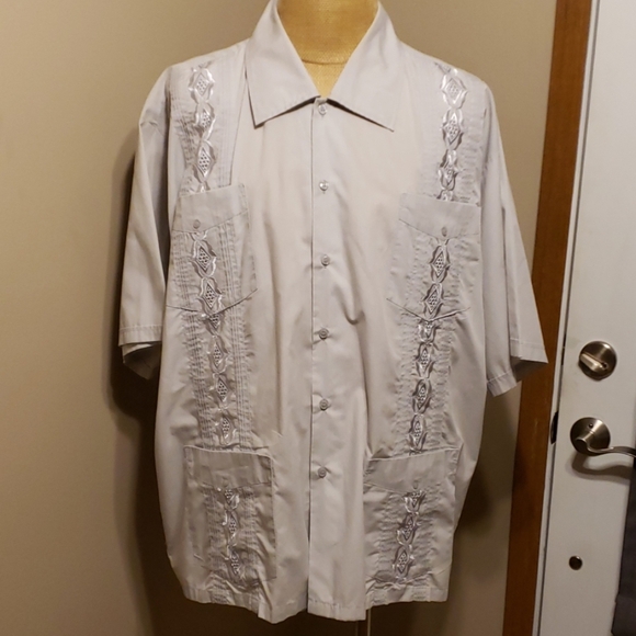 Cubana style grey and silver 4xl short sleeve - Picture 3 of 5